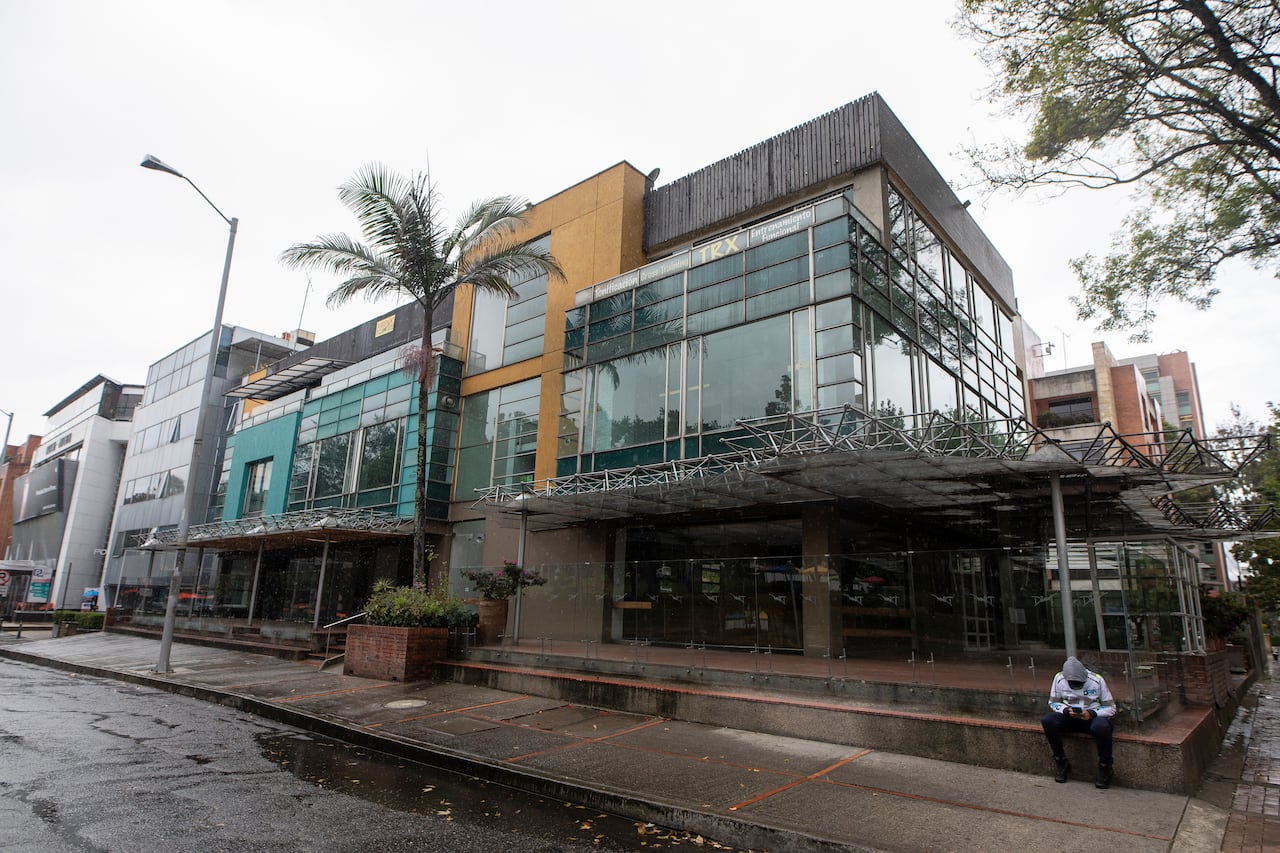 Locales vacíos, locales en arriendo.