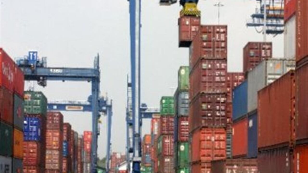 Durante los cuatro primeros meses de 2011, las importaciones presentaron unaumento de 36,7%, al pasar de US$11.992,9 millones a US$16.395,5 millones.