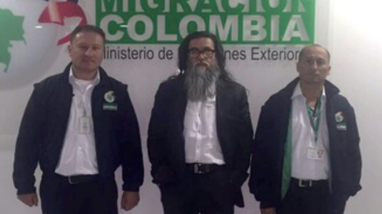 En el centro de la imagen, Gildardo Rodríguez Herrera, alias El señor de la camisa roja