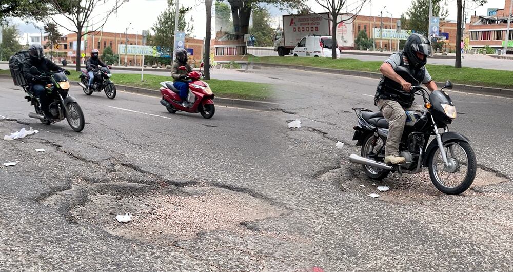 Este enorme hueco, parte de una vía en pe´simo estado, la calle 128 a con av. Ciudad de Cali, ha causado múltiples accidentes de tránsito, varios con heridos.