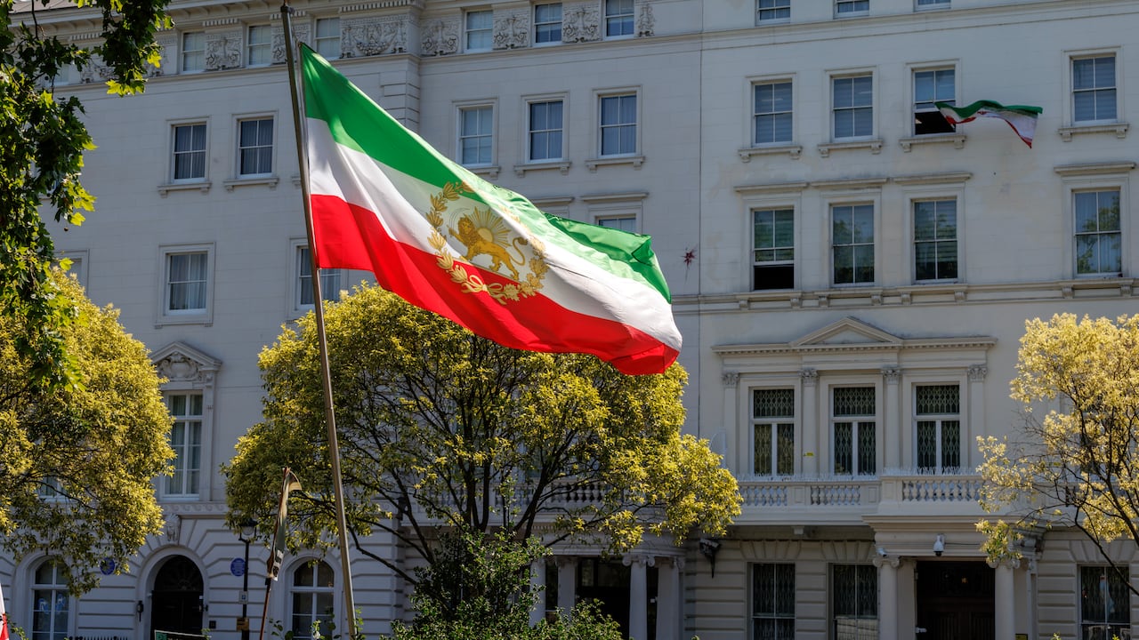 Irán niega vínculos con el intento de atentado contra la base aérea en Reino Unido.
