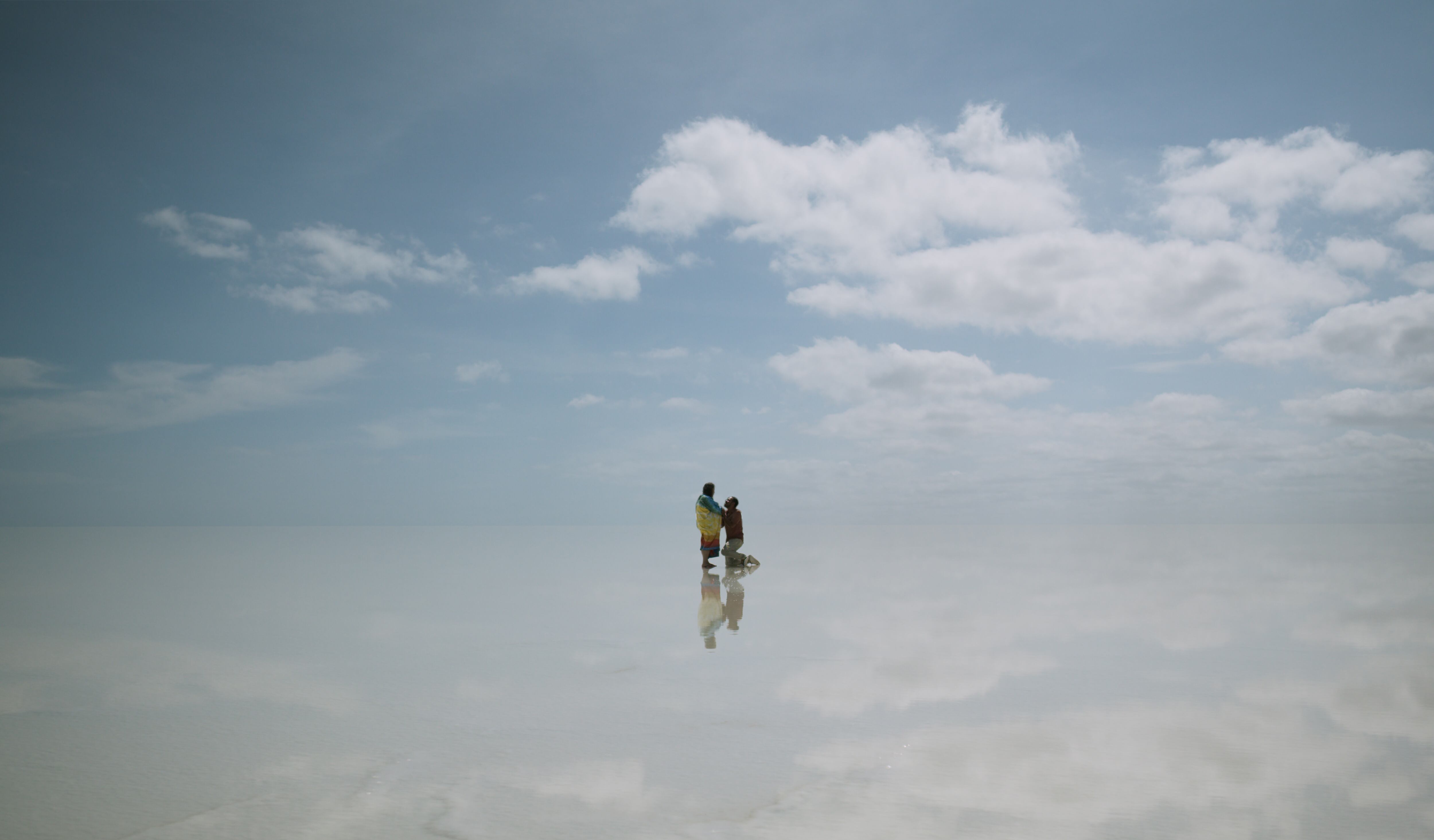 Una "dramedia ambiental macondiana" dirigida por Carlos Gabriel Vergara M, 'Esto se calentó' llega a salas del país este 30 de mayo de 2024.