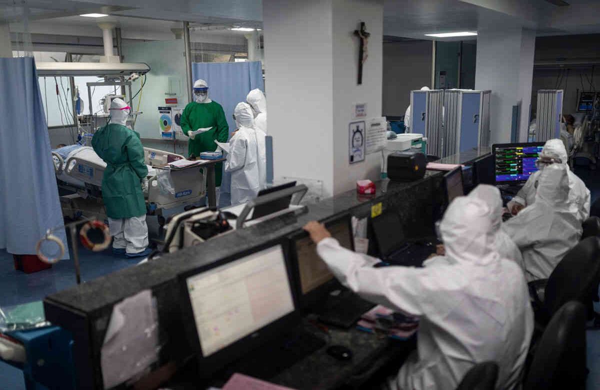 Cientos de pacientes ingresan a la UCI de la Cardioinfantil. El personal médico se prepara día a día para atenderlos. Foto: Esteban Vega/ SEMANA