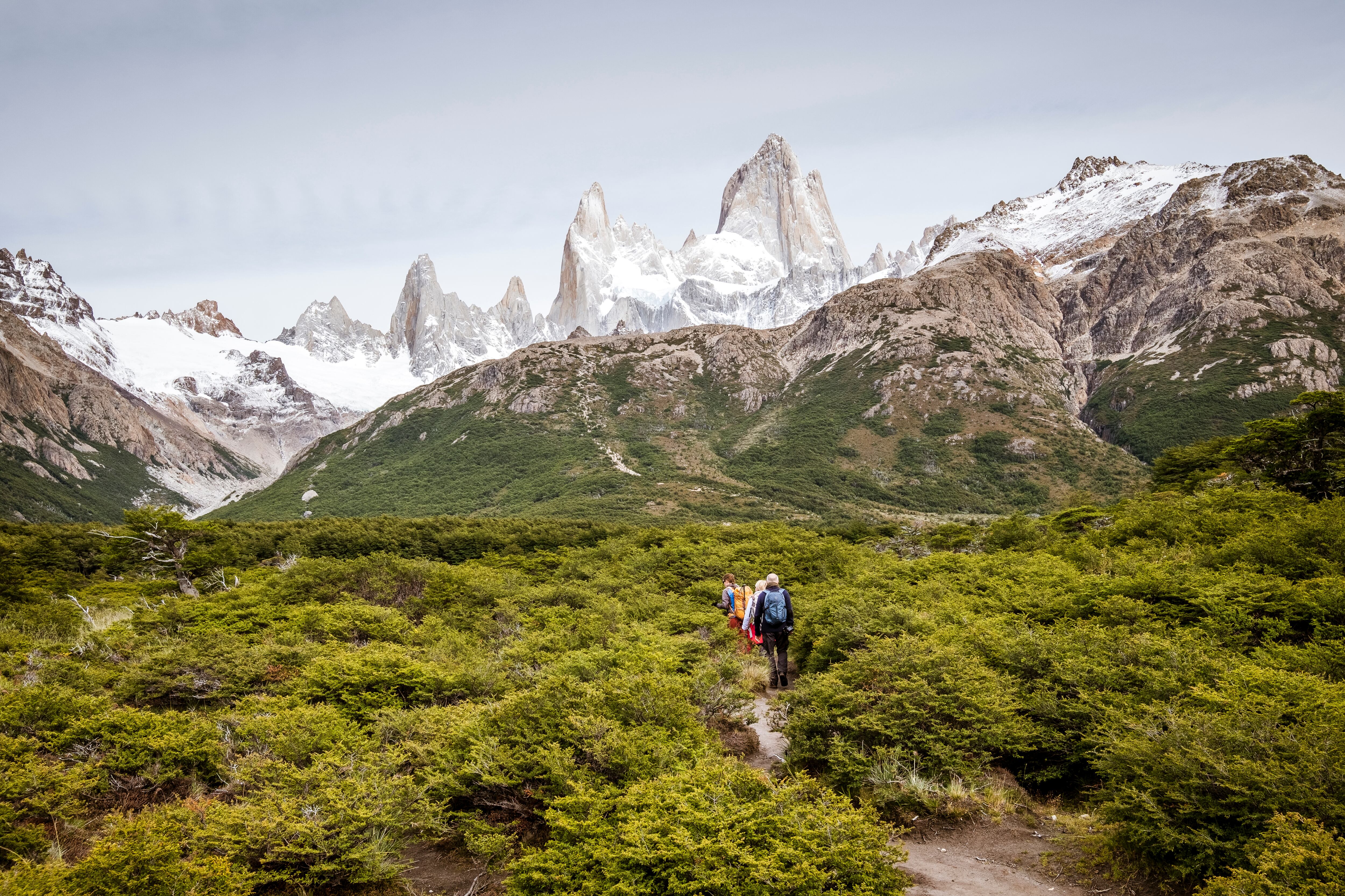 Excursionistas intentando escalar el cerro Fitz Roy.