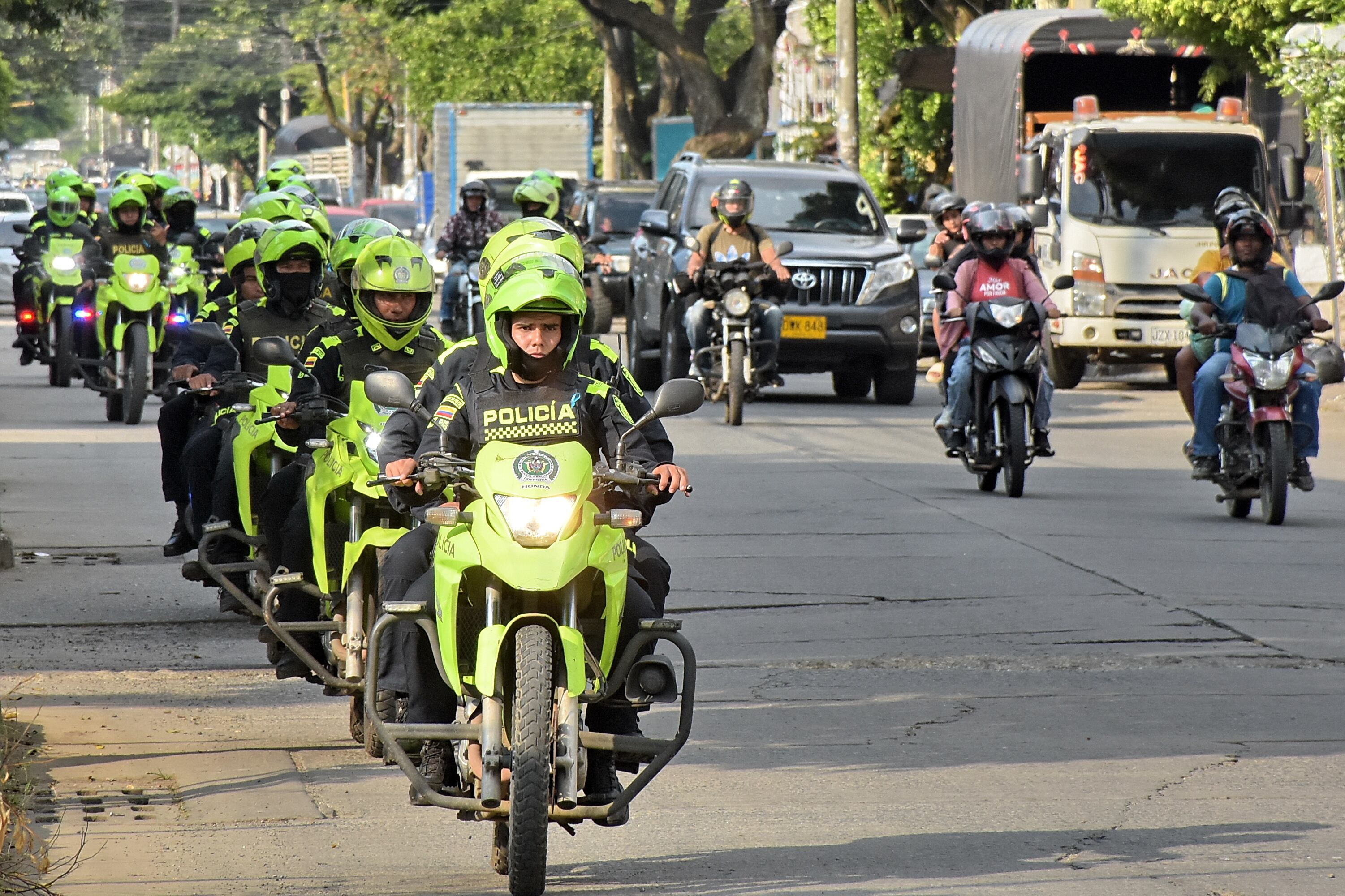 Tras el anuncio del Alcalde Alejandro Eder de que la Policia Metropolitana se tome las calles de la ciudad, se puede evidenciar la presencia de la fuerza pública con controles de vigilancia y seguridad en los barrios de cali.