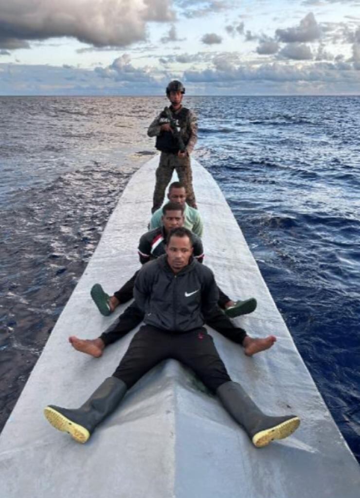 El presidente de El Salvador comunicó la incautación de la droga y la captura de los colombianos a través de sus redes sociales.