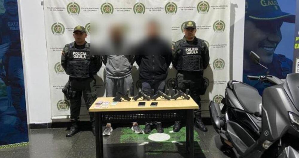 Capturados dos integrantes de la UNP por presunta extorsión en Medellín.