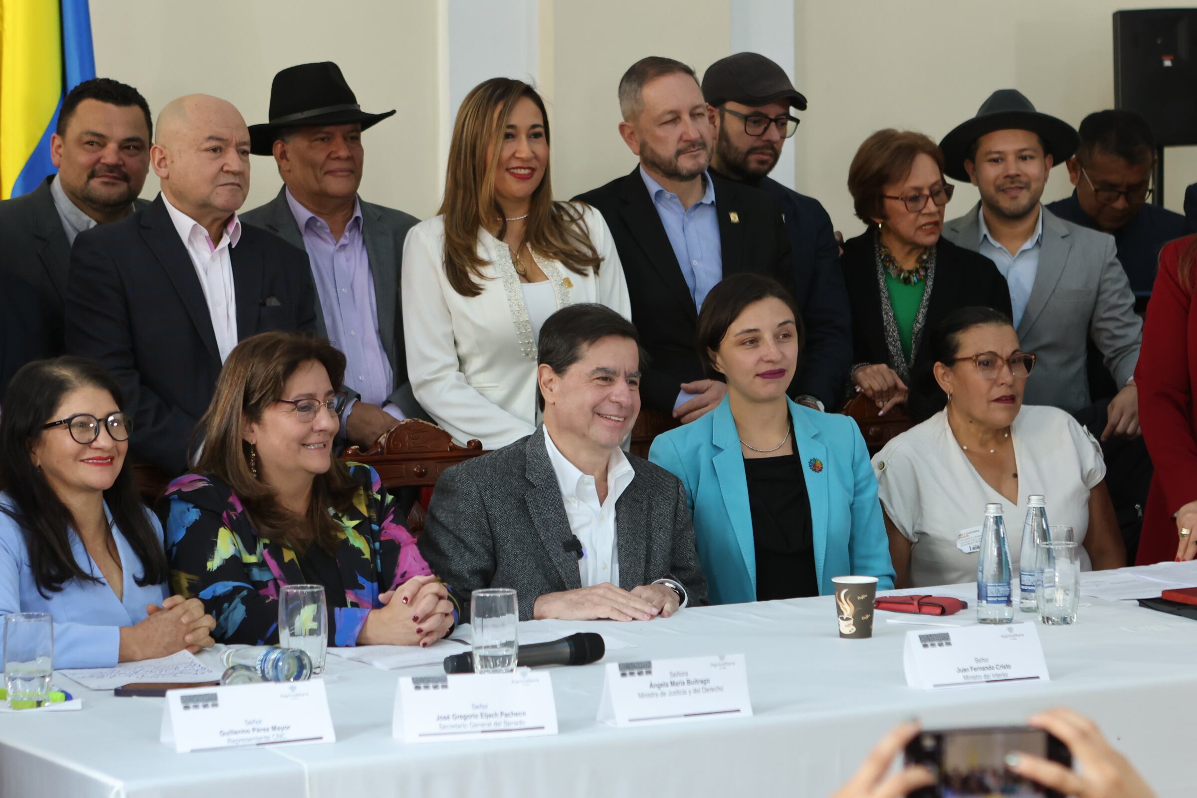 El ministro del Interior, Juan Fernando Cristo, liderará junto a sus compañeras de gabinete Martha Carvajalino y Ángela María Buitrago, la radicación del Proyecto de Ley de Jurisdicción Agraria.