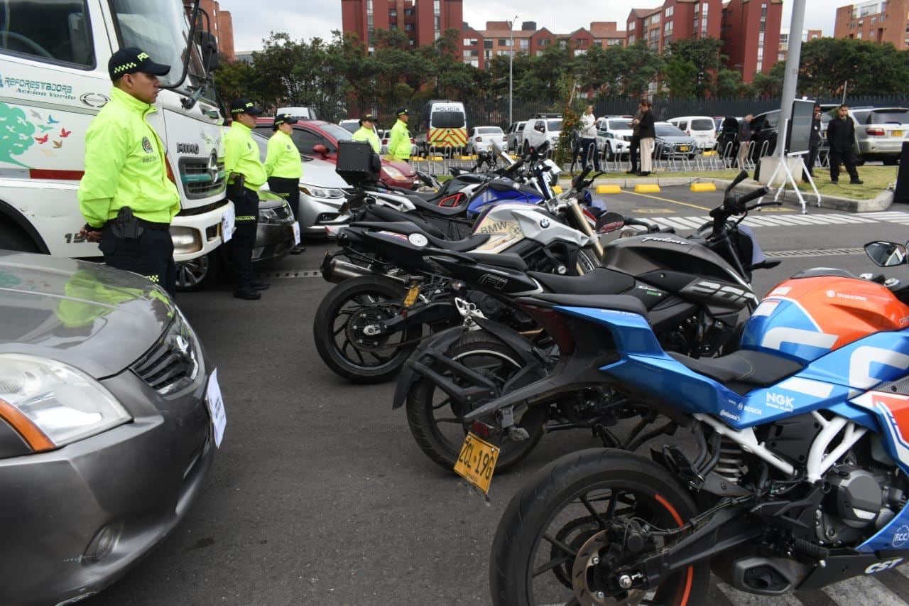 Las autoridades lograron recuperar 35 vehículos, entre motos y carros, que fueron robados en Bogotá