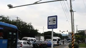 Cali: Instalación de nuevas cámaras de fotomultas en las diferentes vías de la ciudad. Foto José L. Guzmán