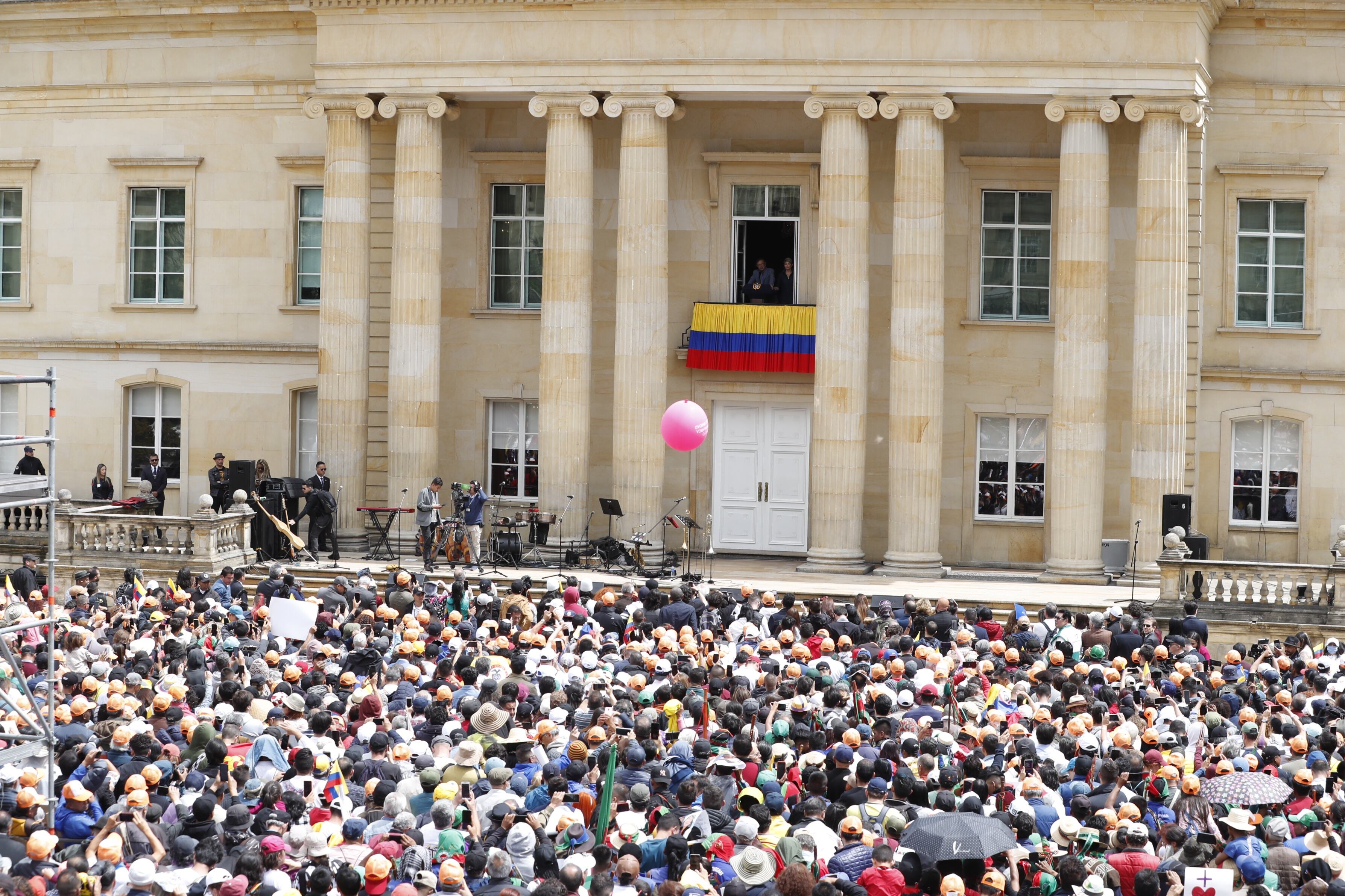 Presidente Gustavo Petro en el balcón de la Casa de Nariño
