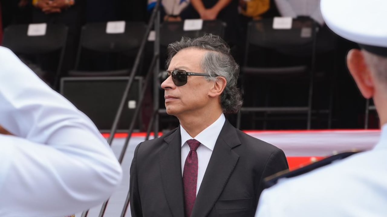 El presidente saliente Gustavo Petro dio un discurso en el desfile militar del 20 de julio.