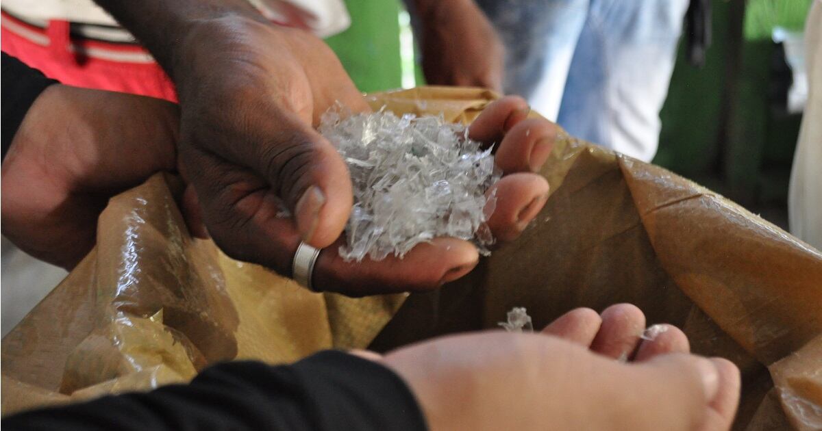 Transformación de plástico recuperado en océano Pacífico