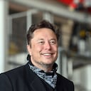 13 de agosto de 2021, Brandeburgo, Grünheide: Elon Musk, CEO de Tesla, se encuentra en la fundición de la Gigafábrica de Tesla durante un evento de prensa. Está previsto que los primeros vehículos salgan de la línea de producción en Grünheide, cerca de Berlín, a partir de finales de 2021. La empresa estadounidense planea fabricar alrededor de 500.000 unidades de las series compactas Model 3 y Model Y aquí cada año. Foto: Patrick Pleul / dpa-Zentralbild / ZB (Foto de Patrick Pleul / picture alliance a través de Getty Images)