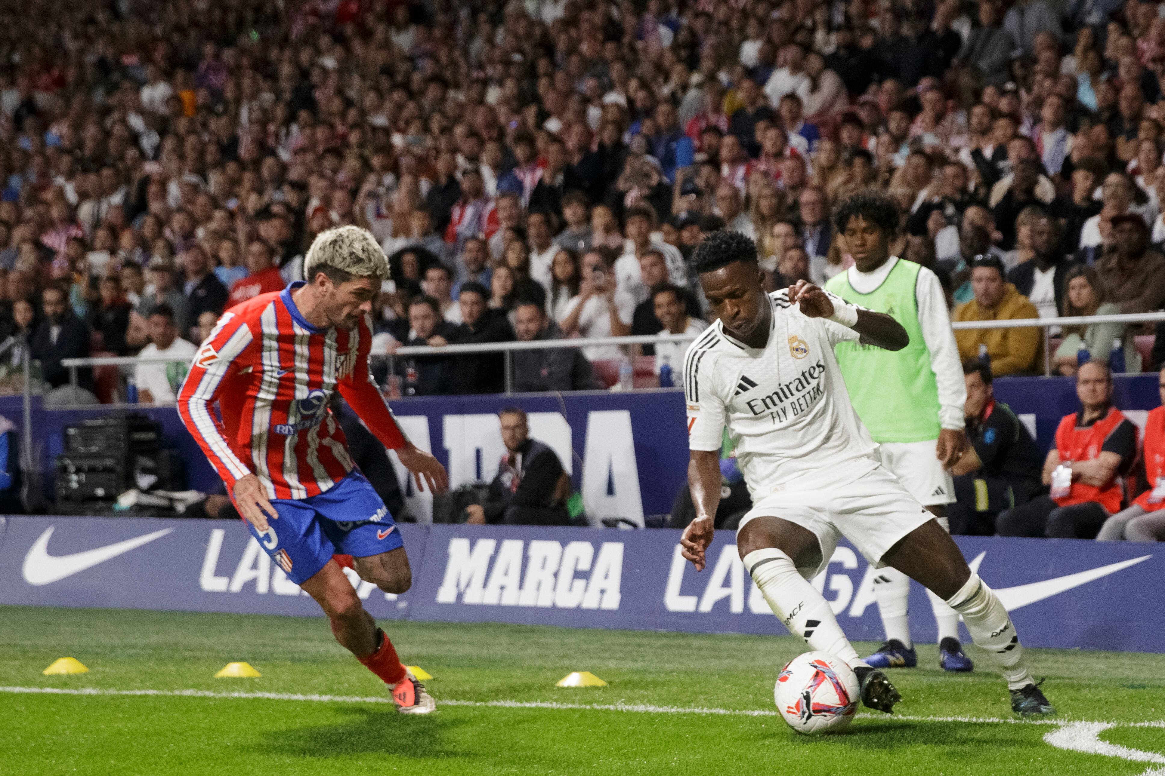 Vinicius Jr of Real Madrid and Rodrigo De Paul of Atletico de Madrid fight for the ball during the La Liga 2024/25 match between Atletico de Madrid and Real Madrid at Civitas Metropolitano Stadium in Madrid, Spain, on September 29, 2024. (Photo by Guillermo Martinez)