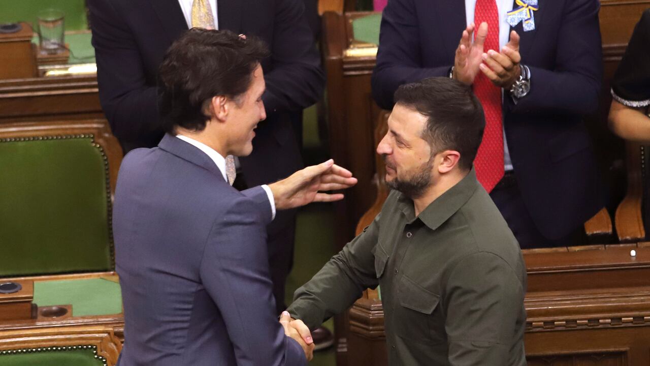 “Estamos cambiando nuestro enfoque para proporcionar una ayuda plurianual a fin de garantizar que Ucrania cuente con el predecible apoyo que necesita a largo plazo”, declaró Trudeau en una conferencia de prensa.