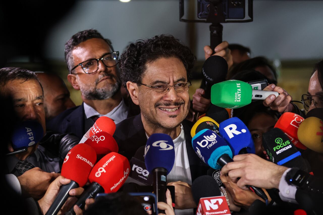 Bogotá, Julio 28 de 2025. Juicio Álvaro Uribe el senador Iván Cepeda y el abogado Miguel Angel del río ofrecieron declaraciones a medios.