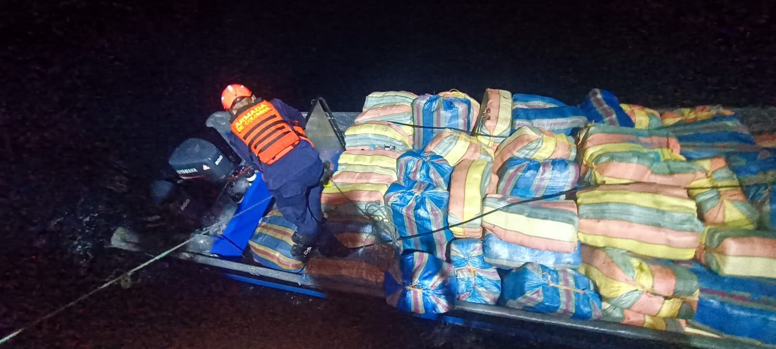 Mas de media tonelada y media de cocaína decomisada por la Armada en el pacífico.