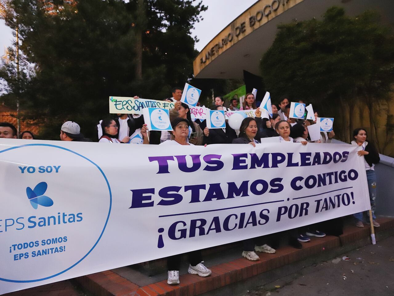 Protesta de funcionarios y usuarios de EPS Sanitas.