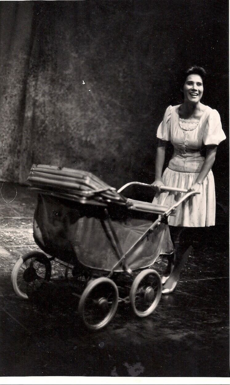 Carolina Vivas en su días de actuación, antes de gestar el Encuentro Iberoamericano de Dramaturgia: Punto Cadeneta Punto.