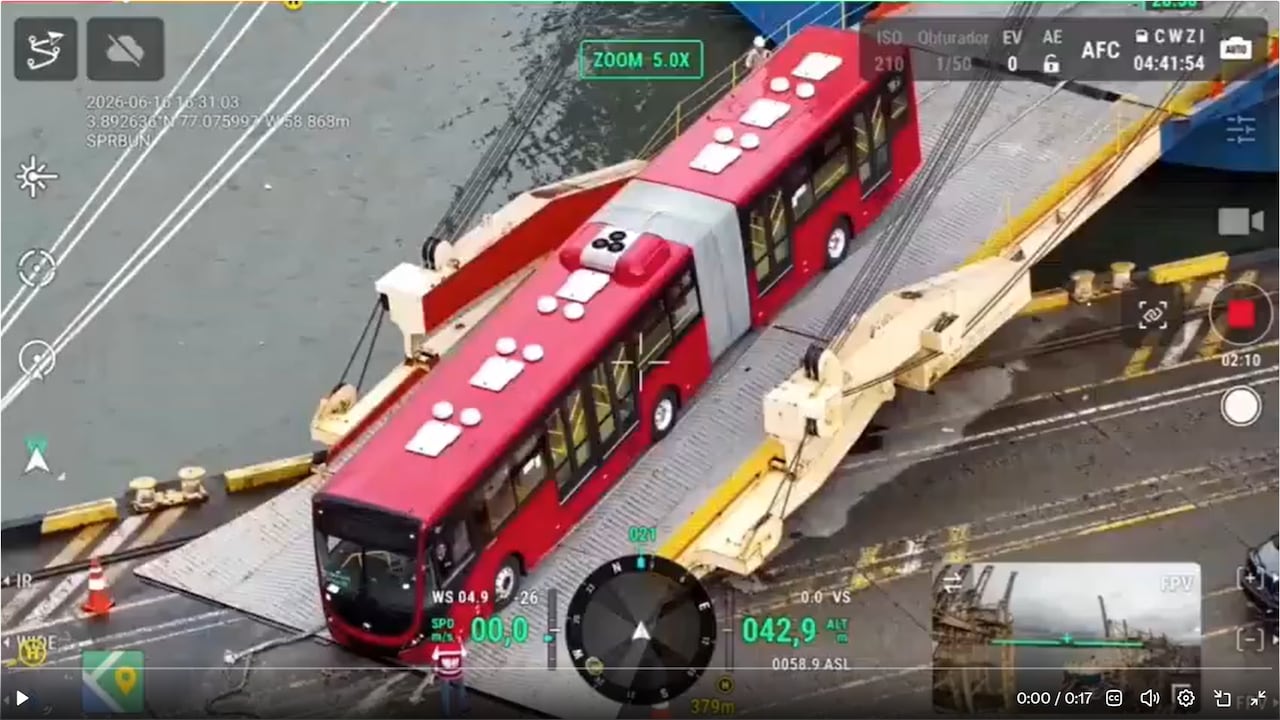 Llega a Colombia el primer bus articulado eléctrico para el sistema TransMilenio.