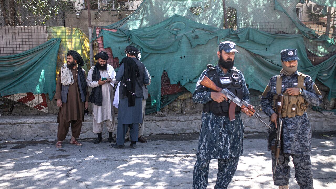 Talibanes habrían ejecutado a más de 72 personas.