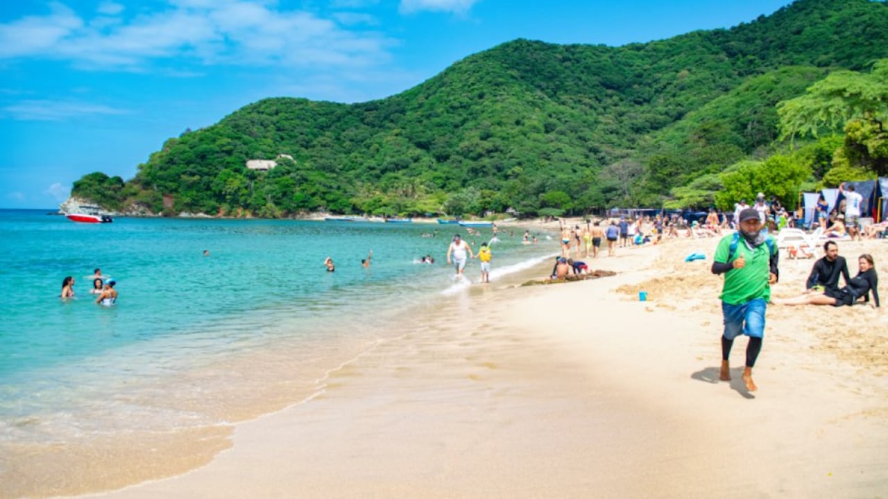 Playa Cristal es una de las joyas naturales para conocer en el Parque Tayrona.