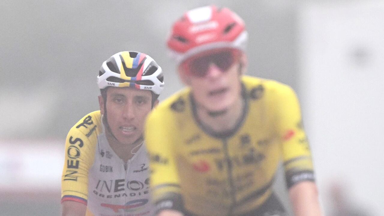 Egan Bernal ve de cerca a Jonas Vingegaard en la Vuelta a España 2025