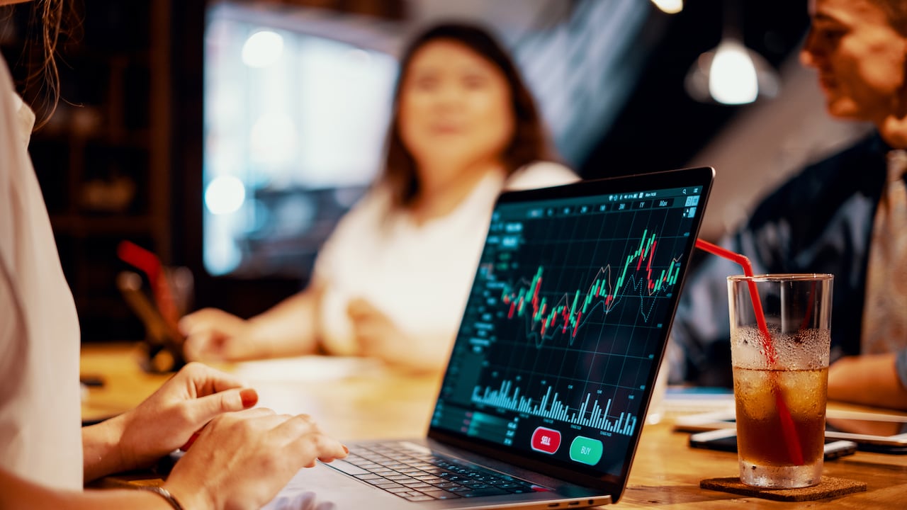 Los índices accionarios mostraron un panorama positivo en la apertura de la jornada de hoy.