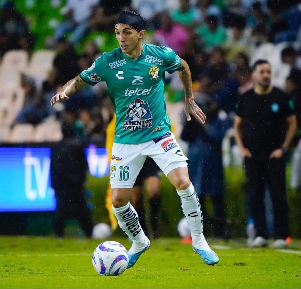 Fernández jugando con Club León de México.