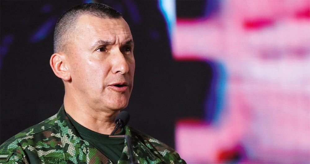 GENERAL LUIS M. OSPINA Comandante del Ejército Nacional