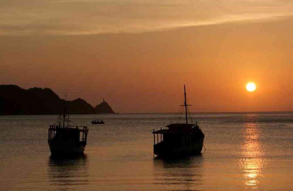 Taganga enfrenta la peor crisis en su historia. En el corregimiento, como en muchos lugares de Colombia, la pandemia ha hecho evidente el abandono estatal. El año comenzó bien, pues recibieron 400 mil turistas en enero, pero actualmente el oficio de los pescadores es lo que evita que sus 7.000 habitantes pasen hambre. Foto: Juan Carlos Sierra/ SEMANA