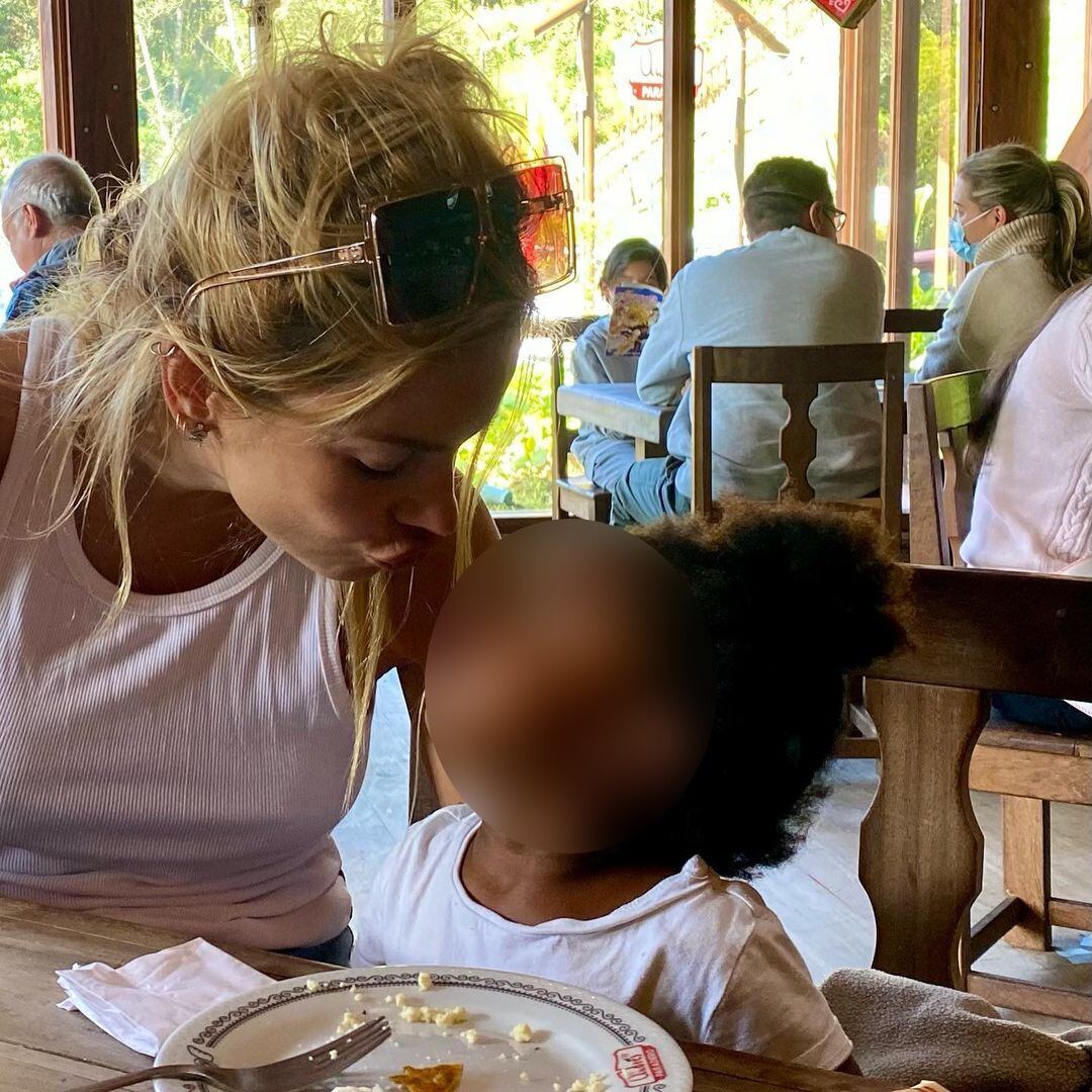 La actriz adoptó a la menor por algún tiempo.