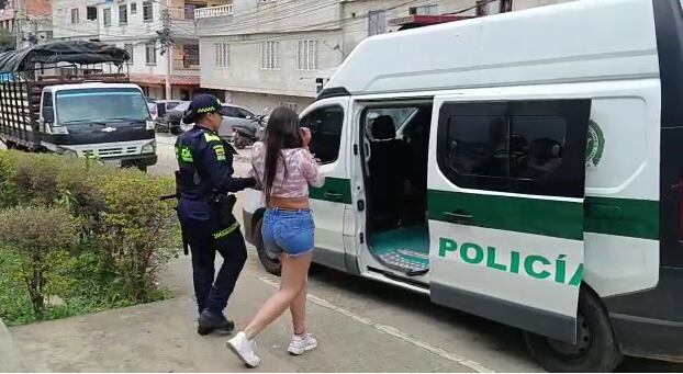 Mujer capturada en Bucaramanga por homicidio.