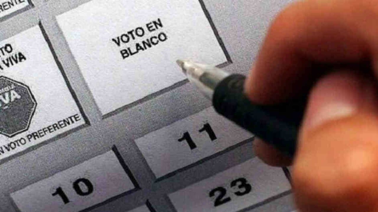 "El sentido literal del voto en blanco es expresar inconformidad con los candidatos de turno pero también contento con la democracia". Foto: Semana.