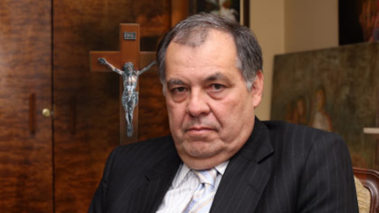 No sería extraño que LAS férreas convicciones ideológicas DEL PROCURADOR y ciertos giros de su oratoria lo lleven a convertirse en UNA ESPECIE DE sucesor de Laureano Gómez