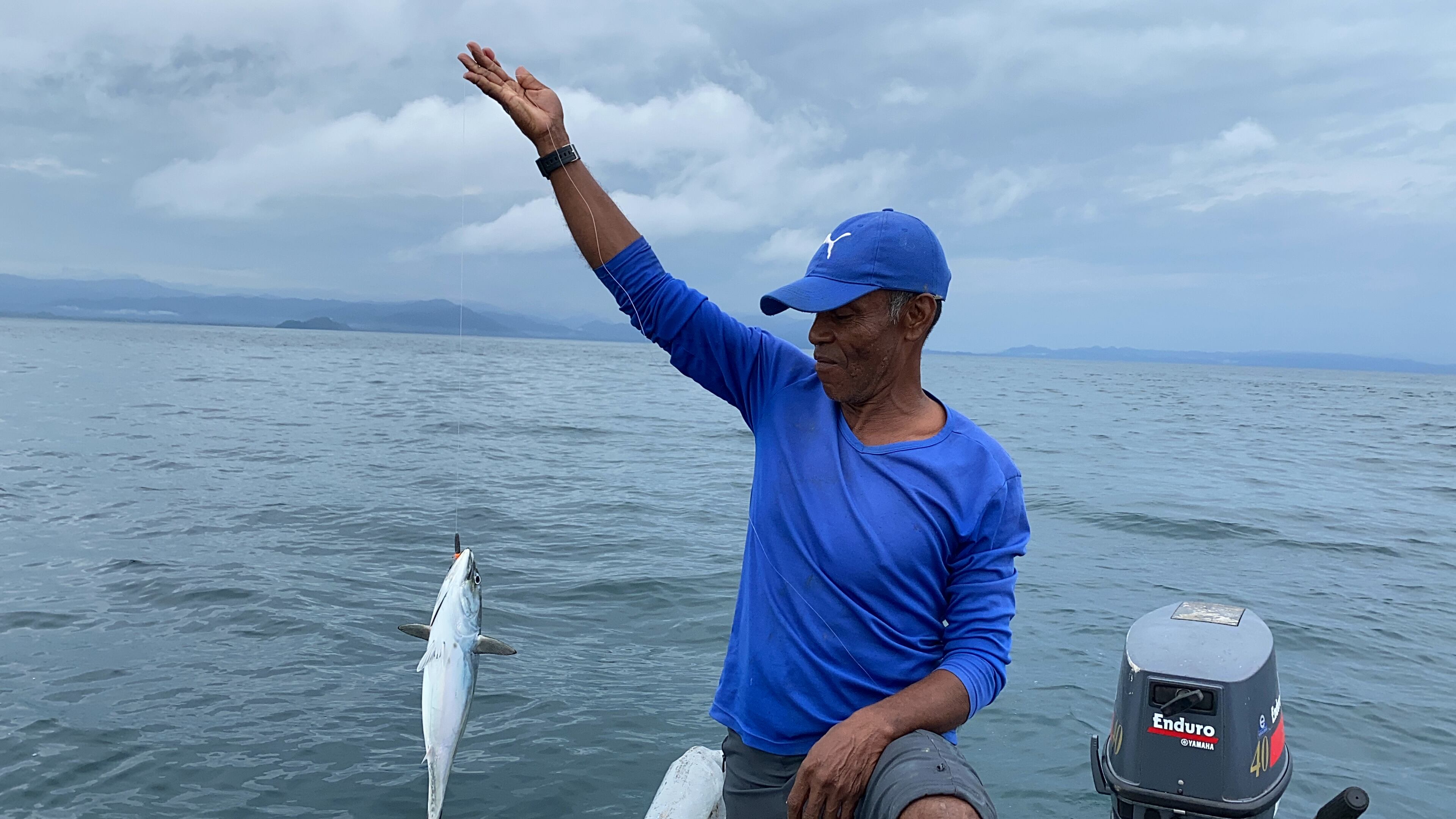 La pesca sostenible se ha ido fortaleciendo gracias al respaldo político e institucional a través del cual se ha dotado a los pescadores con embarcaciones, motores, equipos de pesca y de tecnología, como GPS.