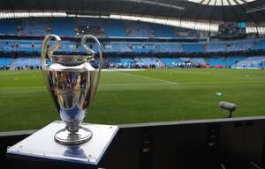 El trofeo de la Champions en el Etihad Stadium