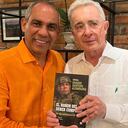 El general (r) Eduardo Zapateiro y el expresidente Álvaro Uribe.