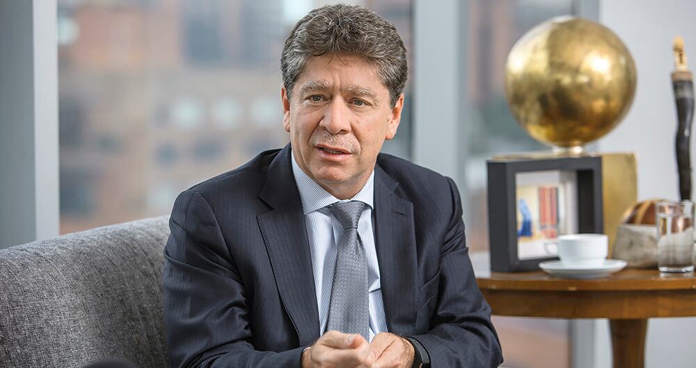 Lograr que más colombianos se puedan vacunar repercute en la confianza y la reactivación económica, dice el presidente de la ANDI, Bruce Mac Master.