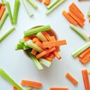 El apio y la zanahoria son saludables para las articulaciones.