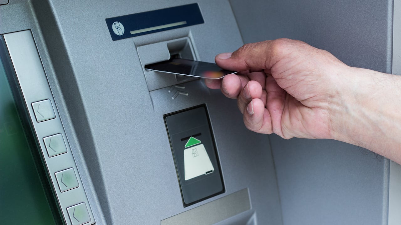 La entidad elaboró una guía para protegerse de los fraudes físicos y digitales.