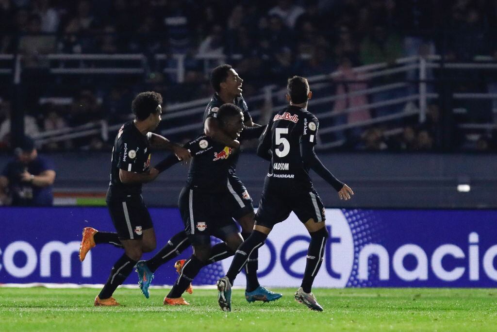 Doblete de Henry Mosquera ante Flamengo