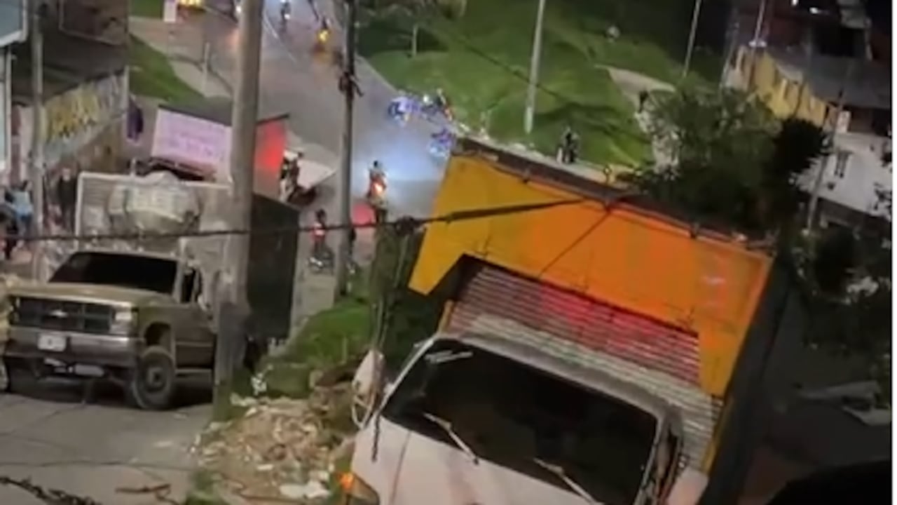 Volcamiento de camión en la localidad de San Cristóbal, en la transversal 6B con calle 38 sur.