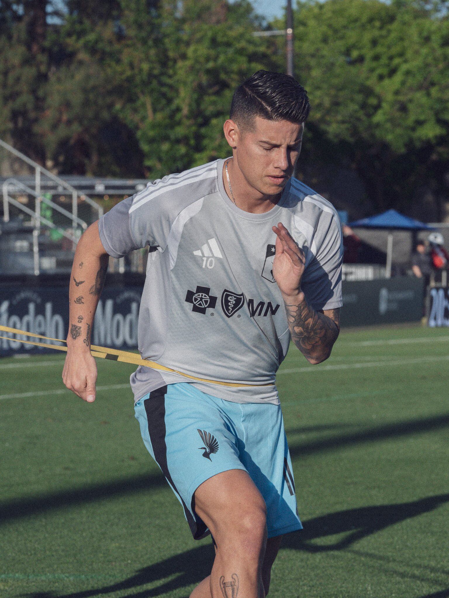 James Rodríguez hace sus ejercicios precompetitivos previo a su reaparición con el Minnesota United.