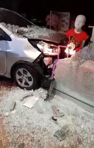 El accidente habría sido provocado por el conductor de una camioneta, que luego se fue del lugar.