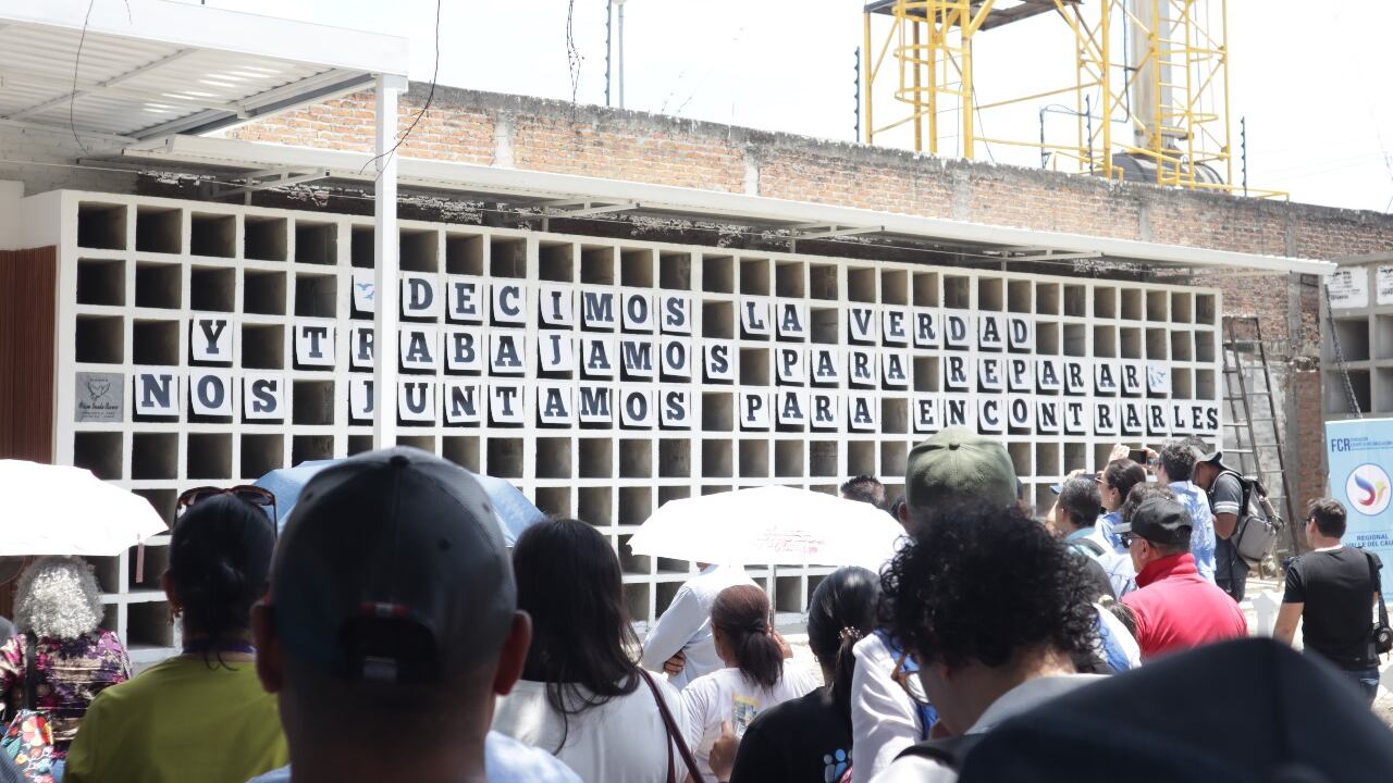 Víctimas y comparecientes de las Farc-EP y de la fuerza pública se reunieron en Palmira para transformar el ‘patio del olvido’ del Cementerio Central en un lugar de memoria y reconciliación.