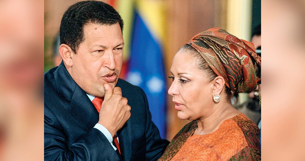     De acuerdo con las pruebas en el expediente que la Corte le sigue a Piedad Córdoba, la exsenadora habría aprovechado su cercanía con el régimen de Hugo Chávez para transar negocios en los que ella sería comisionista.