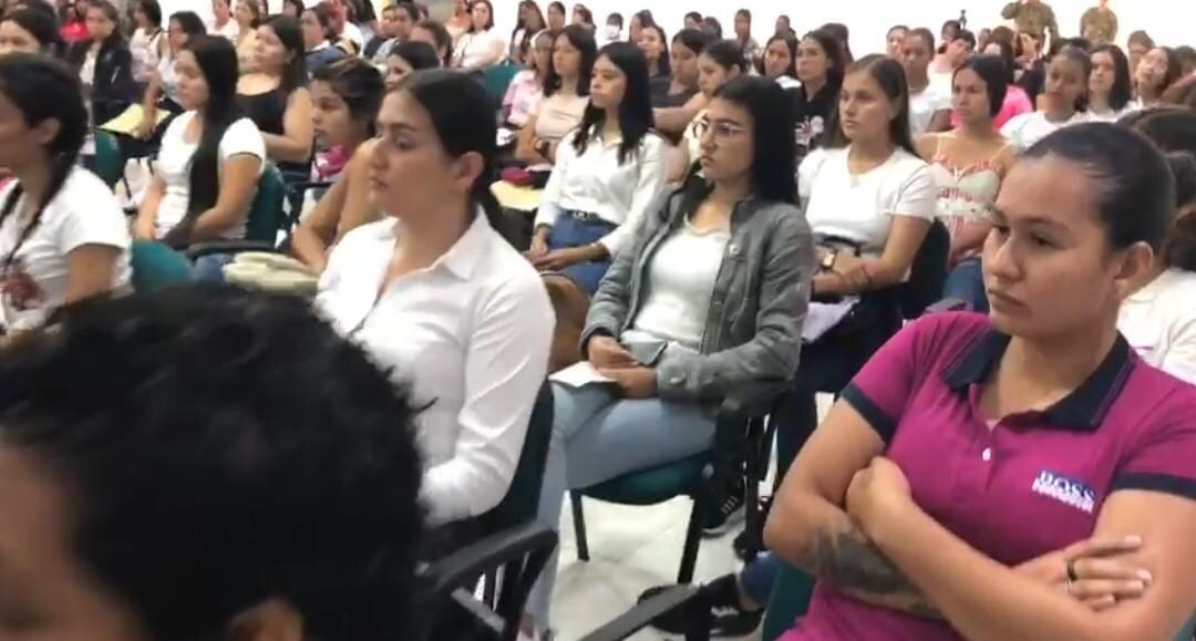 Mujeres se postulan para prestar servicio militar