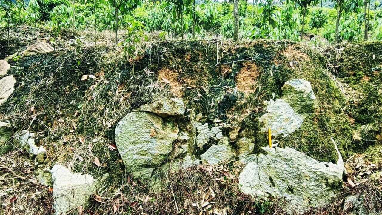 Fragmentos de cuarzo hallados en el cráter mostraron deformaciones que solo produce un impacto de meteorito.
